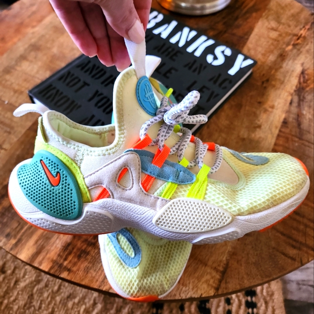 Boys Nike Huarache E.D.G.E sz 3